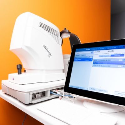 Biometría ultrasónica y óptica (IOLMaster)